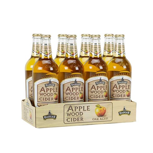 Plateau avec 4 coins collés pour 8 bouteilles de jus de fruits