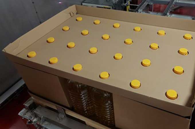 Transporte seguro de garrafas de 10 litros de óleo de cozinha com menos material, menos custos e redução das emissões de carbono.