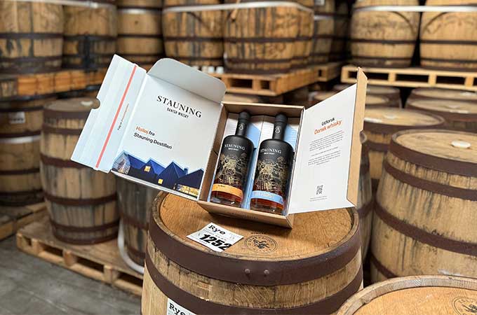 Descubra como a Smurfit Westrock fez parceria com a Stauning Whisky para criar uma experiência de embalagem sustentável, protetora e narrativa para bebidas alcoólicas premium.