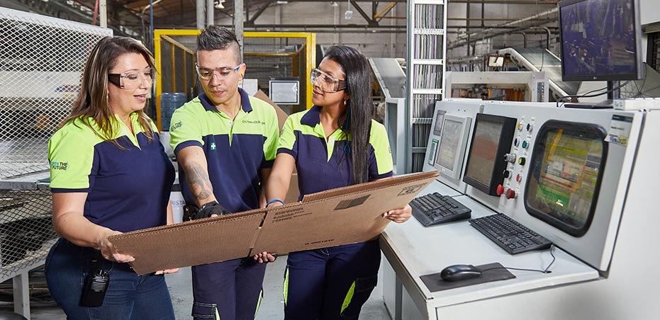 smurfit-kappa-operarios-carton