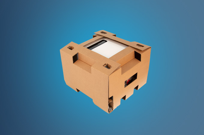 Kompletní eliminace polystyrenu výrazně zlepšila uhlíkovou stopu obalu a snížila emise CO2 o 8,3 tun/rok.