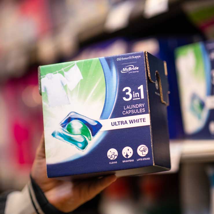 Emballage en carton ondulé pour de la lessive en pods commercialisées en magasin 