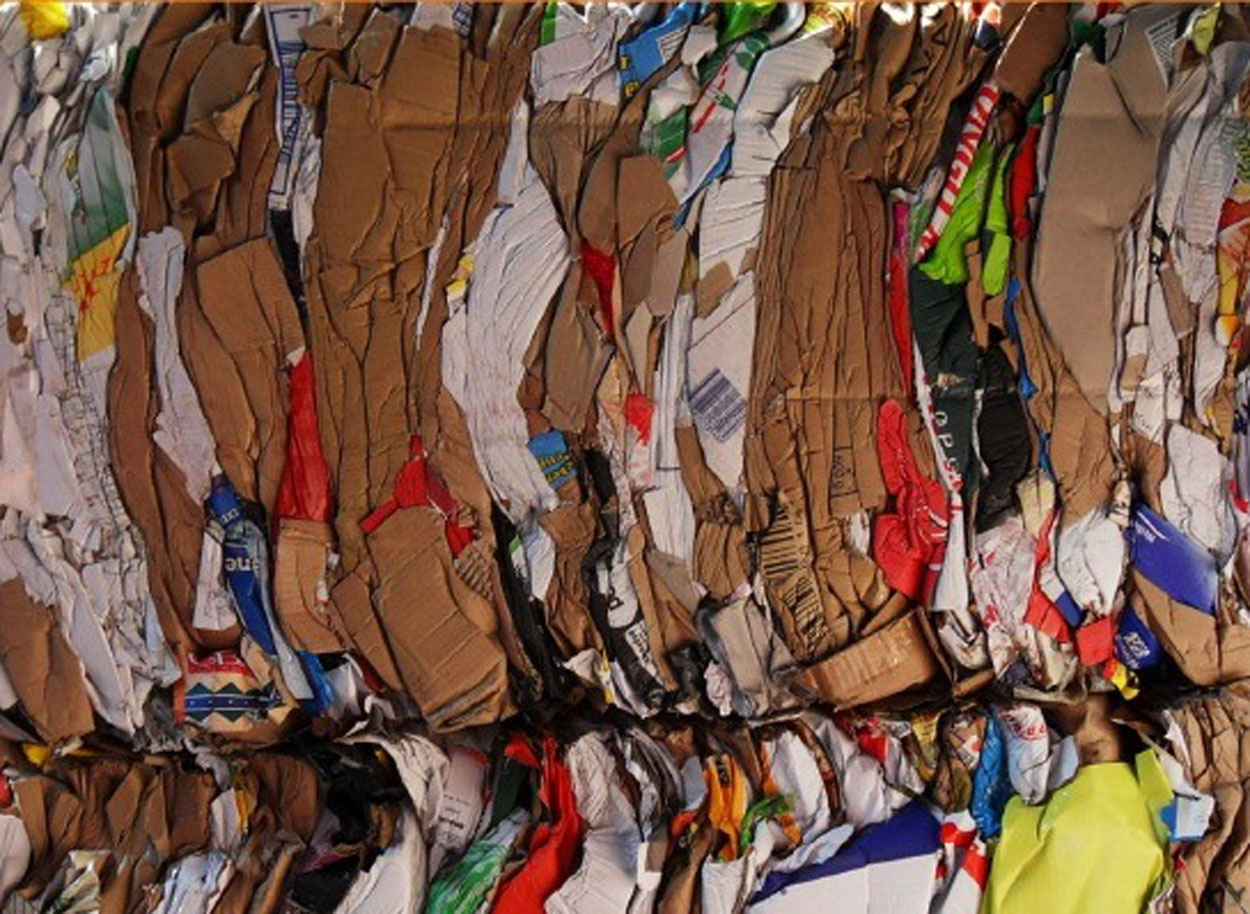 Entassement de carton ondulé recyclé