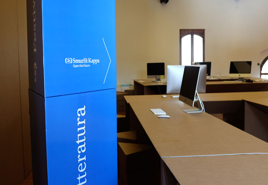 Lo stabilimento di Mantova arreda il Festivaletteratura della città con le sue creazioni in cartone ondulato all’insegna della sostenibilità