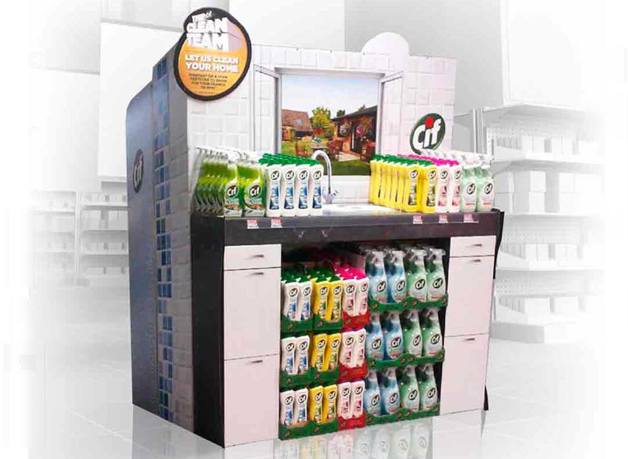 Display en carton ondulé d'une mise en rayon dans un magasin