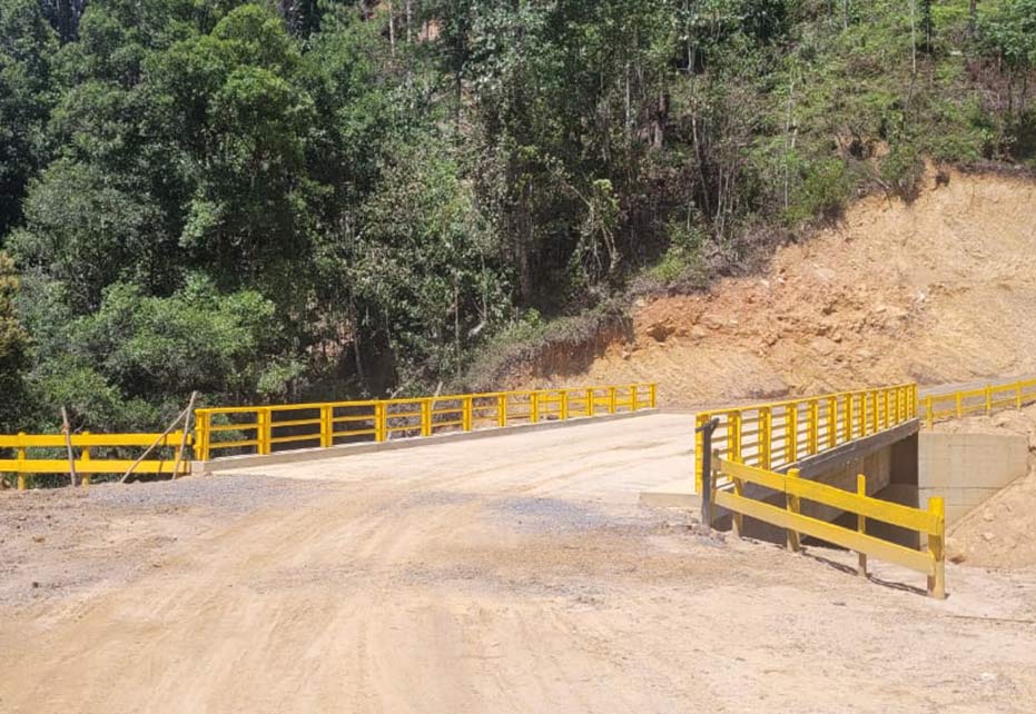 Puente sobre río Ortega Smurfit Kappa