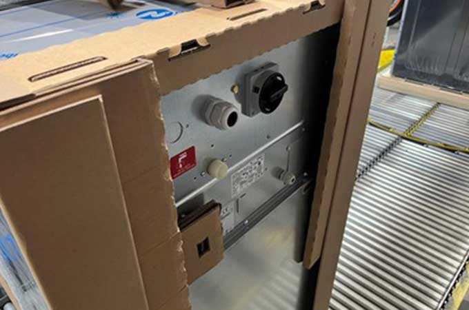 Ved å samarbeide med Smurfit Westrock erstattet Alliance Laundry Systems stiv ekspandert polystyren (EPS)-emballasje med resirkulerbar bølgepappemballasje, noe som opprettholdt beskyttelsen samtidig som det reduserte miljøpåvirkningen, kostnadene og logistikkkompleksiteten.