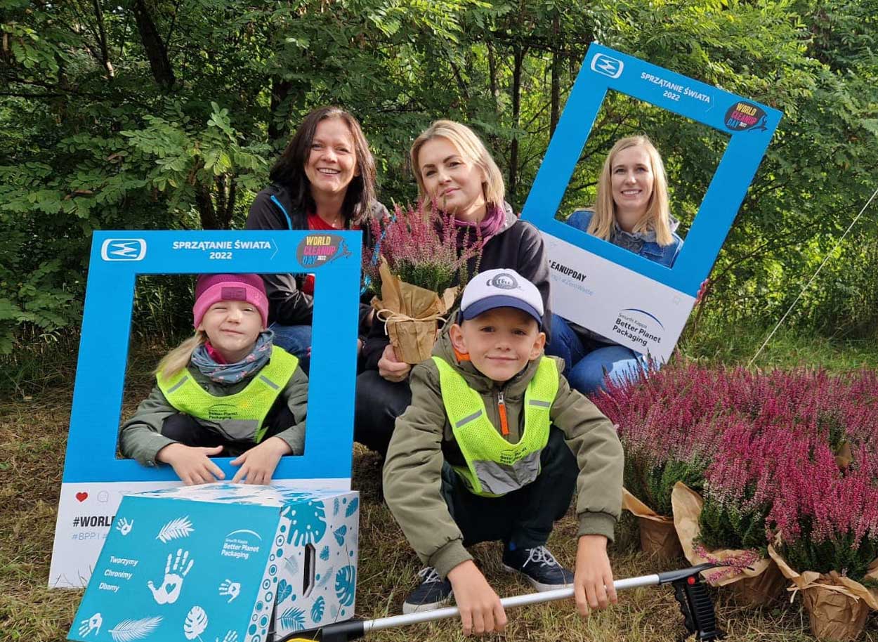 World Clean up day volunteers